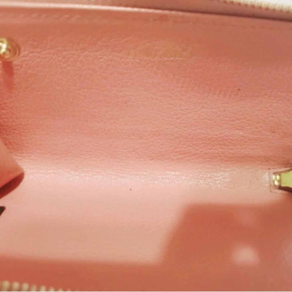 MIU MIU - Pink leather coin purse/wallet. AUTHENTIC and in BEAUTIFUL CONDITION! - Picture 12 of 16